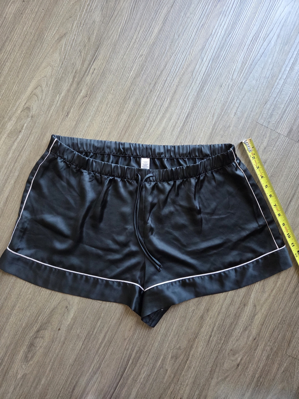 Victoria’s Secret Black Satin Pajama Short Set White Piping Logo. Size X-large - Picture 10 of 16